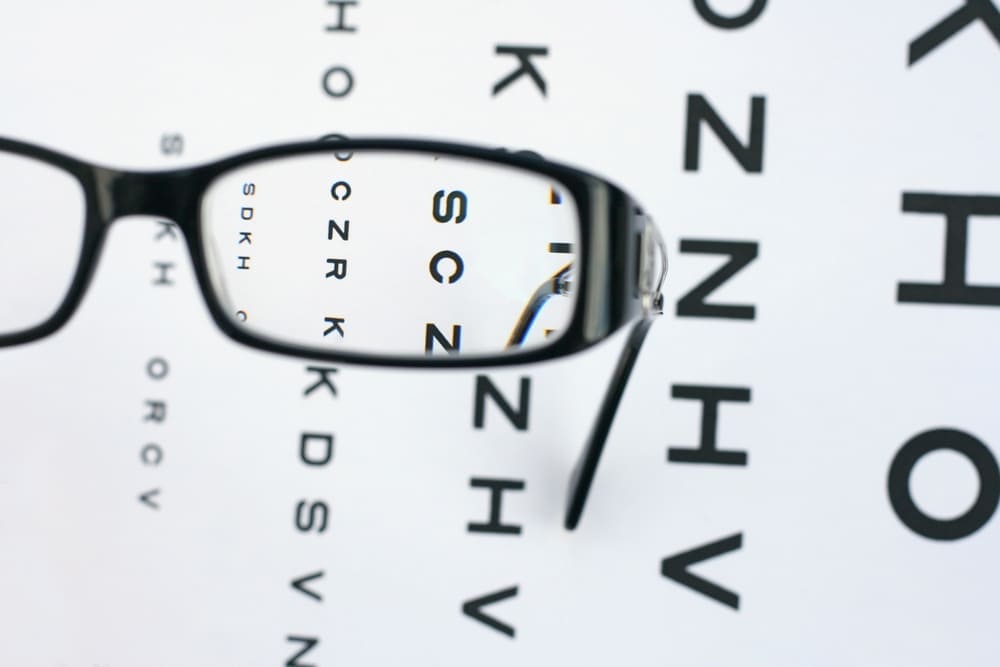 10 semne care indică nevoia unui consult optometric
